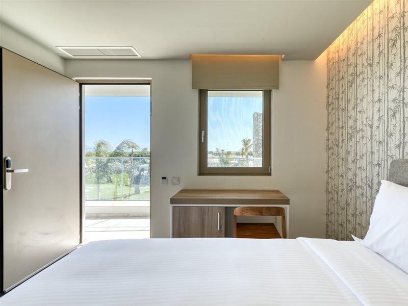 Utopia Blu Hotel Tigkaki  Ngoại thất bức ảnh