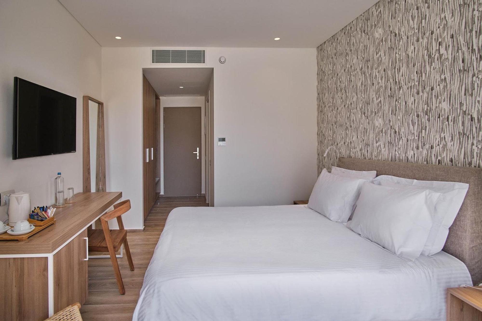 Utopia Blu Hotel Tigkaki  Ngoại thất bức ảnh