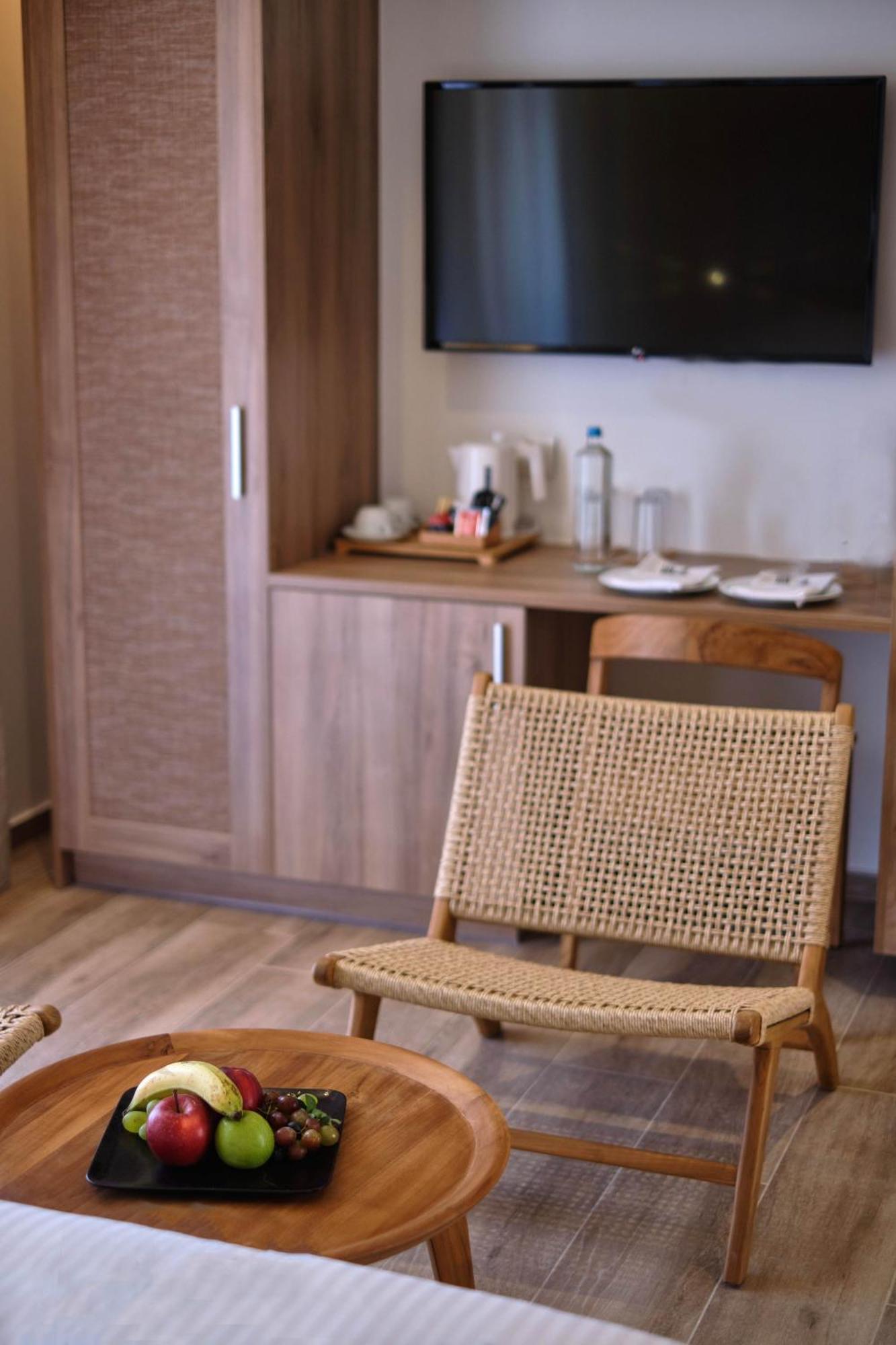 Utopia Blu Hotel Tigkaki  Ngoại thất bức ảnh